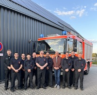 Freiwillige Feuerwehr Kostheim mit dem 1. Vorsitzenden 