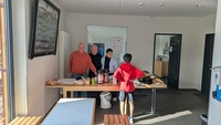 Verkaufsstand vor der Geschäftsstelle